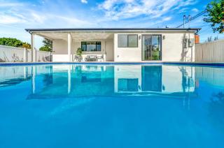 Modern 3BR with King Bed, Gated Pool and BBQ Oasis - 0