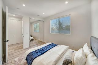 Modern 3BR with King Bed, Gated Pool and BBQ Oasis - 2