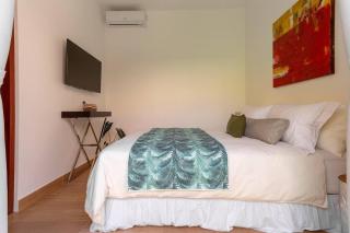 Three Bedrooms Elegant Home Walking Distance to The Beach - 7