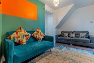 "Furnished Rentals Direct" DominionHouse cul-de-sac Home for 6 people in Anfield near LFC, Goodison Park, Free Street Parking, Suits Travellers, contractors and Family, Near Football action and 10 minutes drive to Liverpool City Centre - 3