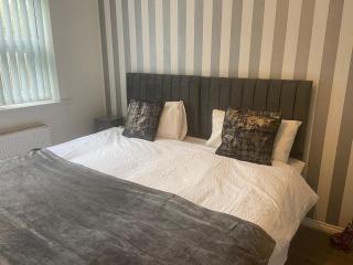 5 bedroom 3 bathroom, Parking, Netflix, Pool table, Wifi,weekly,monthly discounts - 4