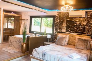 L'Aurore Love Room de prestige jacuzzi sauna piscine chauffée cuisine - 9
