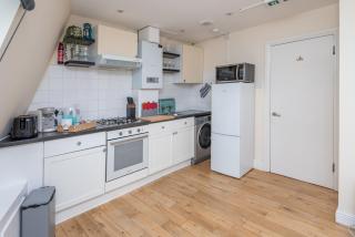 3-bedroom flat for 4, excellent transport connections - 2