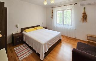 1 Bedroom Cozy Apartment In Vrbnik - Vrbnik - 2