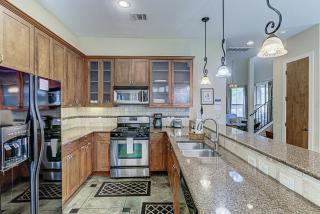 Charming 2BD - Billiards Near Lady Bird Lake & DT - 7