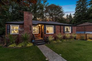 Family house w creek, fire pit & yoga deck - 0
