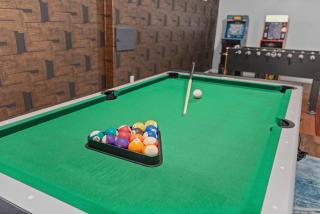 6BR Family Retreat with Games Billiards Mini Golf BBQ and Yard - Westminster - 4