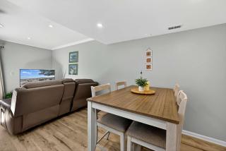 Poolside Villa Walk To The Beach - 7