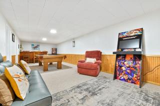 Family Perfect 4BR Home with Hot Tub, Pool Table, Fenced Yard, Cozy Fireplace, Mountain Views, Walkable Neighborhood, Near Parks, Dining, and Adventure - 2