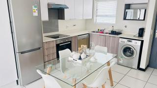 Stylish & Secure Apartment in Fourways - 8