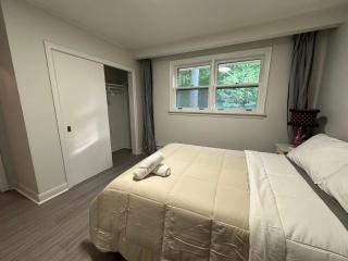 Modern Private Room with Bessarion Subway North York - 6