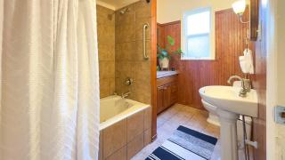 4BR Family Retreat with Hot Tub & Mountain Views Spacious Living, Fully Equipped Kitchen, Private Yard, Near Downtown Colorado Springs Attractions - 4