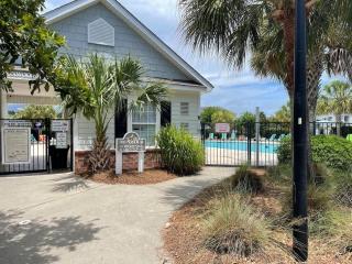 Stylish Coastal Condo - Perfect for Extended Stays - 6