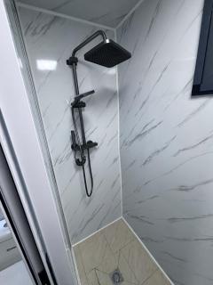 Glamping Pod with a Hot Tub in Orchard - 6