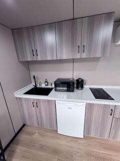 Glamping Pod with a Hot Tub in Orchard - 3