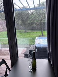 Glamping Pod with a Hot Tub in Orchard - 2