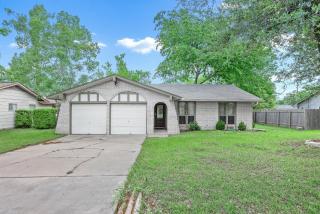 Modern 3BR Austin Stay Sleeps 8 Free Parking - 9