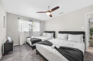 Modern 3BR Austin Stay Sleeps 8 Free Parking - 6