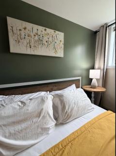Comfort 1BR with Fast Wi-Fi - 3