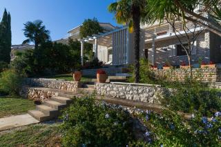 Secret Garden Barada Beach Apartment - 5