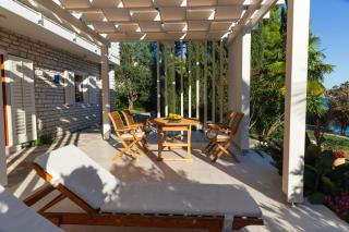 Secret Garden Barada Beach Apartment - 4