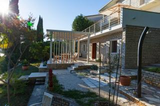 Secret Garden Barada Beach Apartment - 3