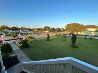 Broadview Lovely Apt Close to Beaches - 3