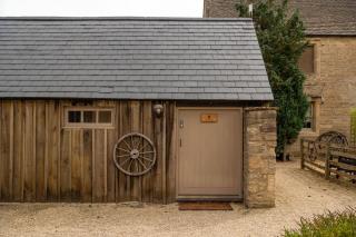 The Henloft Cotswolds Farm Stay With Pool - 7