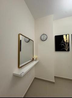 Stylish Chic Downtown Apartment & Heart of Sharjah - 4