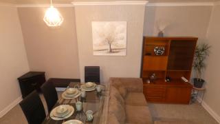 Spacious 3 Bed Maisonette close to Salford Quays and Manchester with Smart TVs and Netflix perfect for families and contractors - Manchester - 4