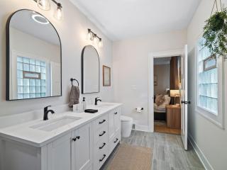 18031 Larchwood Ave Cleveland - 1