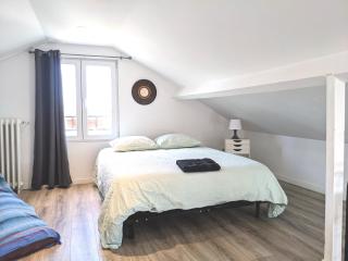 Grande maison rénovée, 10 pers, métro 7 min, Paris centre 20 min, supermarché 100 m - 6