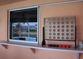 Family friendly home on water with kayaks and pool - 5