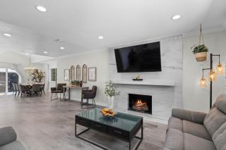 Wonderful Home Near Claremont! With Amazing Backyard! - 0