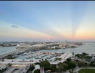 Waterline Corner Vies 2Br 2BA Suites - 9