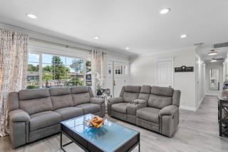 Wonderful Home Near Claremont! With Amazing Backyard! - 3