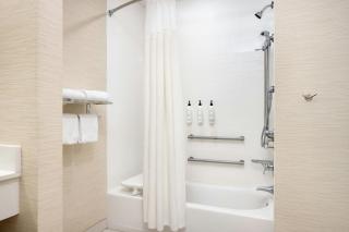 Fairfield Inn & Suites by Marriott Lincoln Southeast - 7