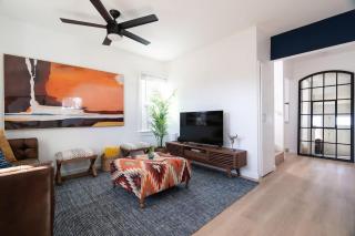 * Bueno Bueno Casita * / 7 min to Downtown / 4 Bdr - 3