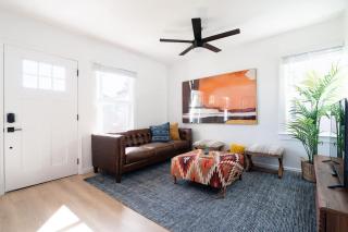 * Bueno Bueno Casita * / 7 min to Downtown / 4 Bdr - 1