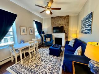 Beautiful 2 Bedroom Downtown Troy - 10 Years Host! - 9