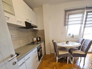 Jovana stan na dan Pale - 5