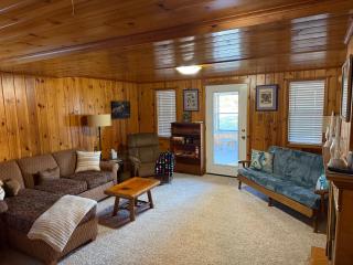 CabinSnowmobile TrailsIce FishingFireplace - 3