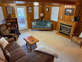 CabinSnowmobile TrailsIce FishingFireplace - 1