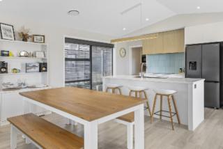 Wharewaka Escape, Modern 3BR Family Home Near Lake and Shops - 9