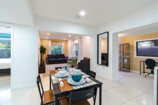 Beautiful, fully furnished 2bed 1bath house - 5 minute walk to Miracle Mile Downtown Coral Gables - 5