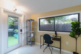 Beautiful, fully furnished 2bed 1bath house - 5 minute walk to Miracle Mile Downtown Coral Gables - 9