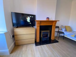 3 Beds house sleeps 5 Free Parking on drive London Romford PET friendly - 6