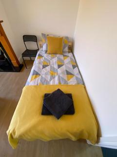 3 Beds house sleeps 5 Free Parking on drive London Romford PET friendly - 4