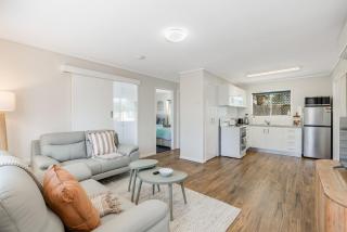 Modern Comfort in Quiet Neighbourhood! - 4