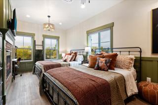 The Fox Room - Newly Built Downtown Midway Loft - 0